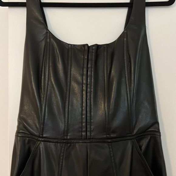 Alice & Olivia Faux Leather Black Flare Leg Corset Jumpsuit  Size 8 NWT - Picture 3 of 8